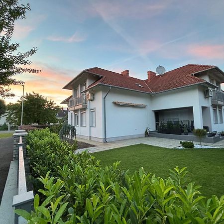 Villa Tara Buek Екстер'єр фото